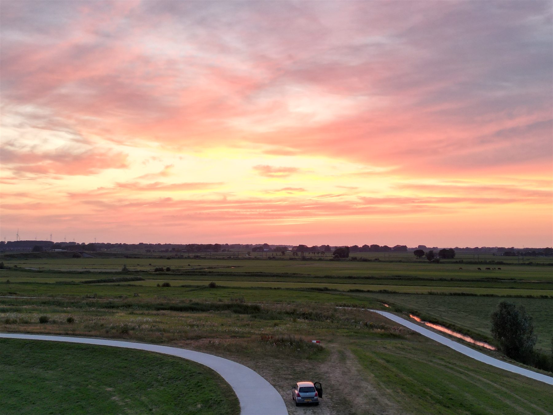 Luchtfotografie bij zonsondergang vanuit de regio Kampen